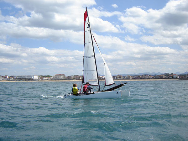 Yacht Club Basque Saint Jean de Luz école de voile catamaran