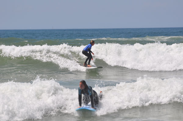 Offrez un cours de surf sur les meilleurs spots de France