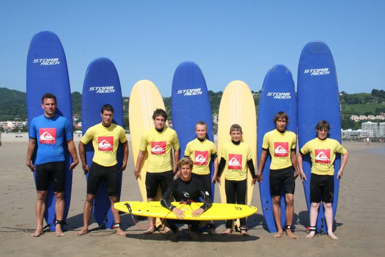 Initiation surf à Hendaye avec l'école de surf Hendaia