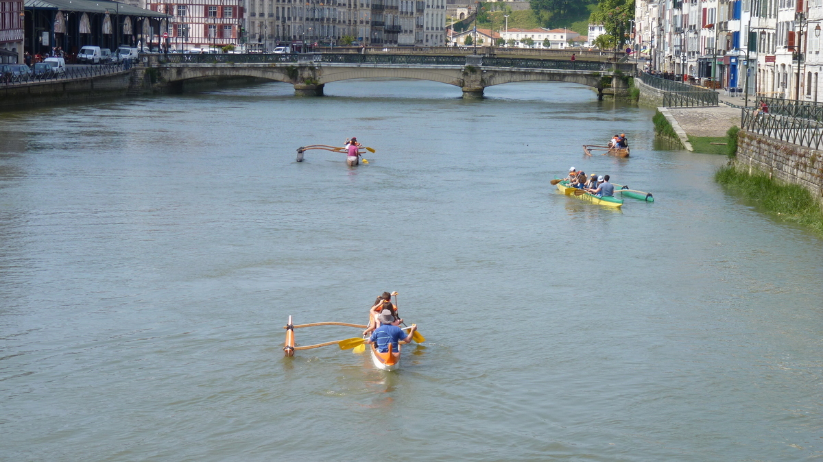Pirogue et surf Bayonne
