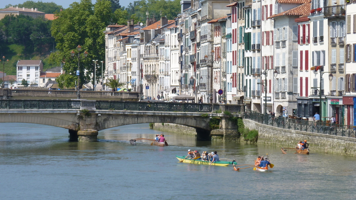 Pirogue et surf Bayonne