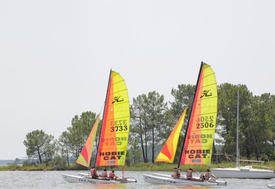 Perfectionnement et apprentissage de la voile sur le lac d'Hourtin en Gironde