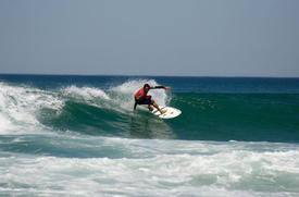 Perfectionnement au surf dans les Landes avec Max Respect