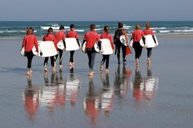 Session surf sur le spot de La Torche