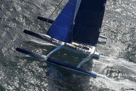 Demi-journée de navigation sur un trimaran 80 pieds en Méditérranée