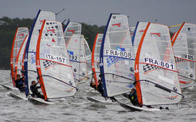 Sensations de glisse en planche à voile à Lacanau