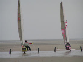 Initiation char à voile sur 18 kms de plage dans le Pas-de-Calais.