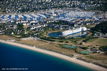 Vue du ciel Ecole de voile du Fogeo Arzon Port du Crouesty Bretagne